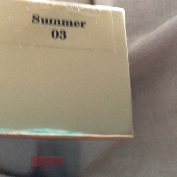 Elizabeth Arden Flawless Finish Mousse Makeup - Picture 3 of 3